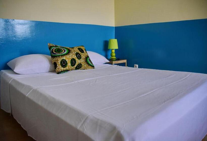 اتاق استاندارد چهار تخته, Meeting Point  Tarrafal