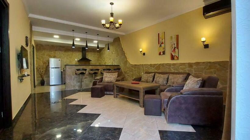 اتاق لوکس خانوادگی, Florencia