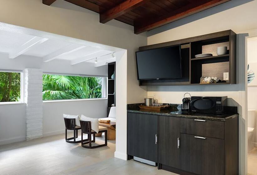 بنجلو قياسى, Largo Resort