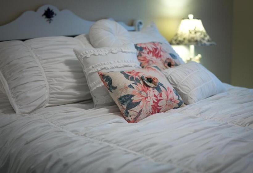 Номер Стандарт, Poppy Sister Inn