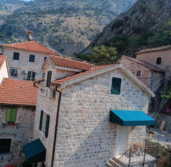 اتاق استاندارد سه تخته با سرویس بهداشتی مشترک, Guesthouse Bit Accommodation