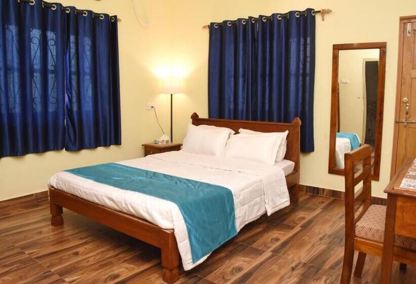 Номер Стандарт с Балконом, Bens Inn