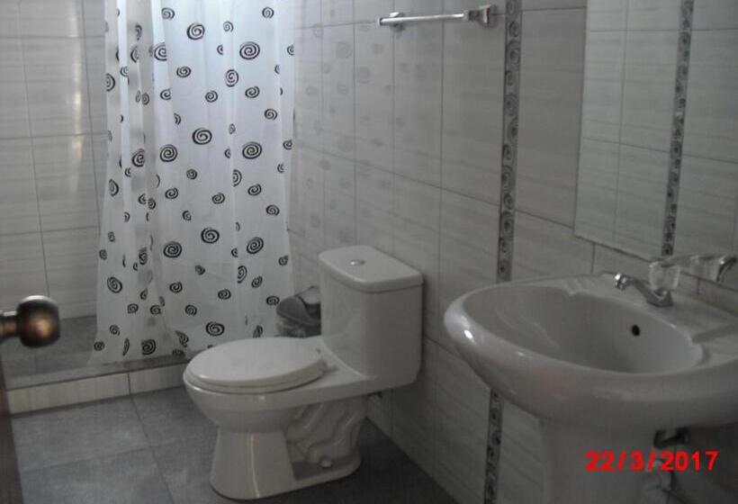 غرفة قياسية ثلاثية, Kelebek Hostel
