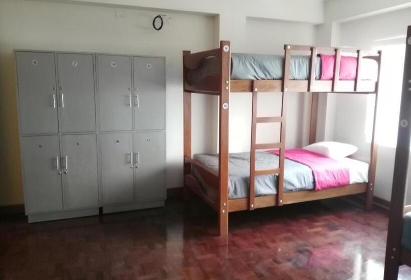 سرير فى غرفة مشتركه, Kelebek Hostel