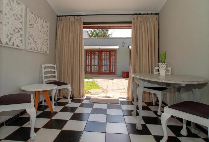 اتاق خانوادگی, Beechwood B&b