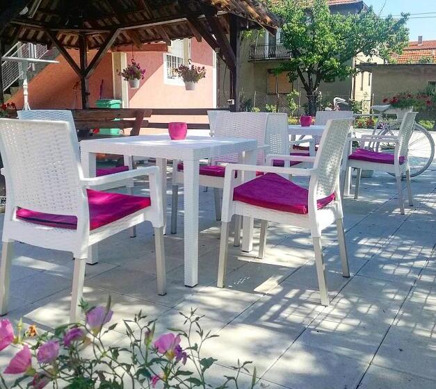 اتاق لوکس, Maslina Rooms