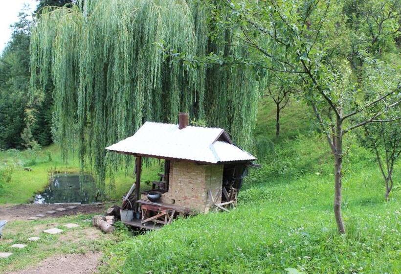 带花园景观和一个卧室的别墅, Goryanka