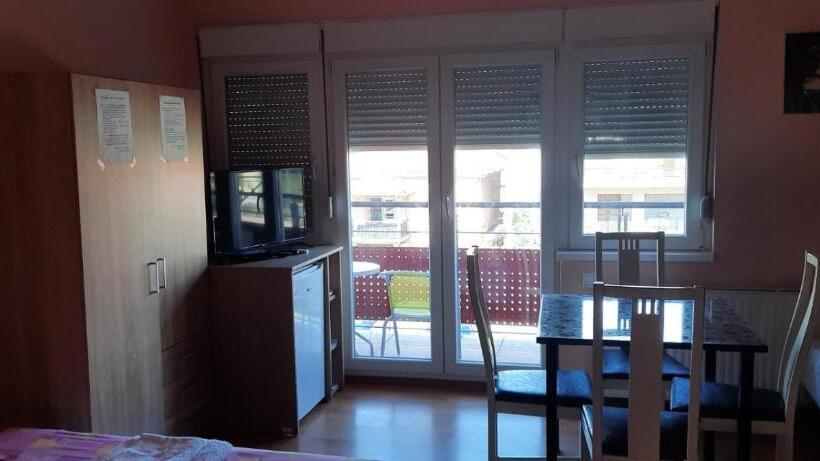اتاق استاندارد سه تخته با سرویس بهداشتی مشترک, Guest House Trajkovic