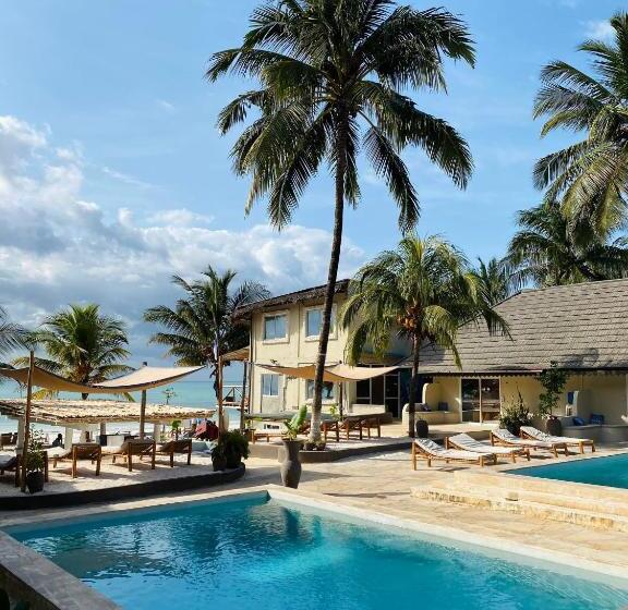 2침실 아파트 풀장 전망, Paje Beach Apartments &