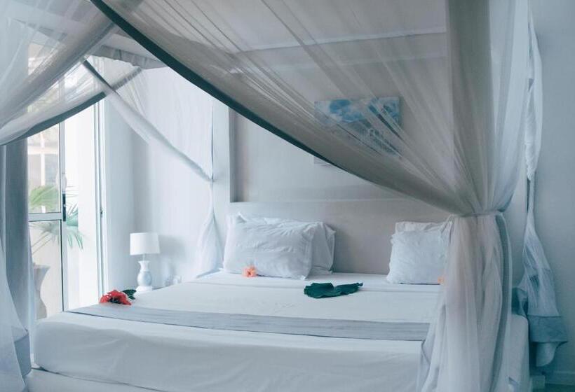 2침실 아파트 풀장 전망, Paje Beach Apartments &