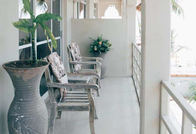 2침실 아파트 풀장 전망, Paje Beach Apartments &