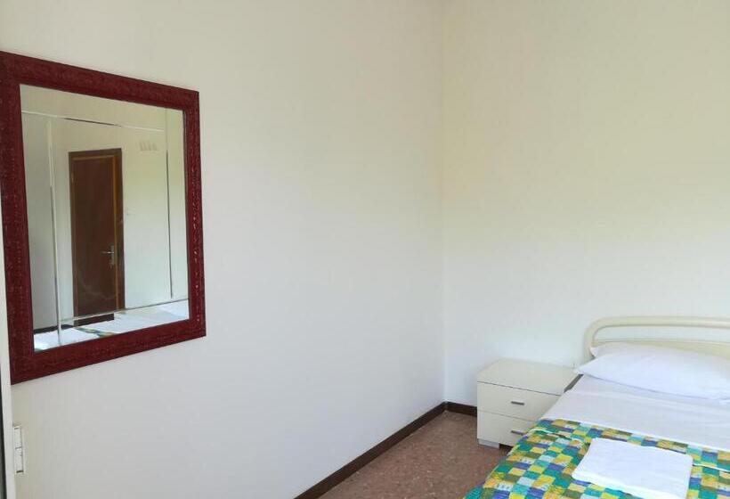 带共用浴室的标准房间, Venice Garden House