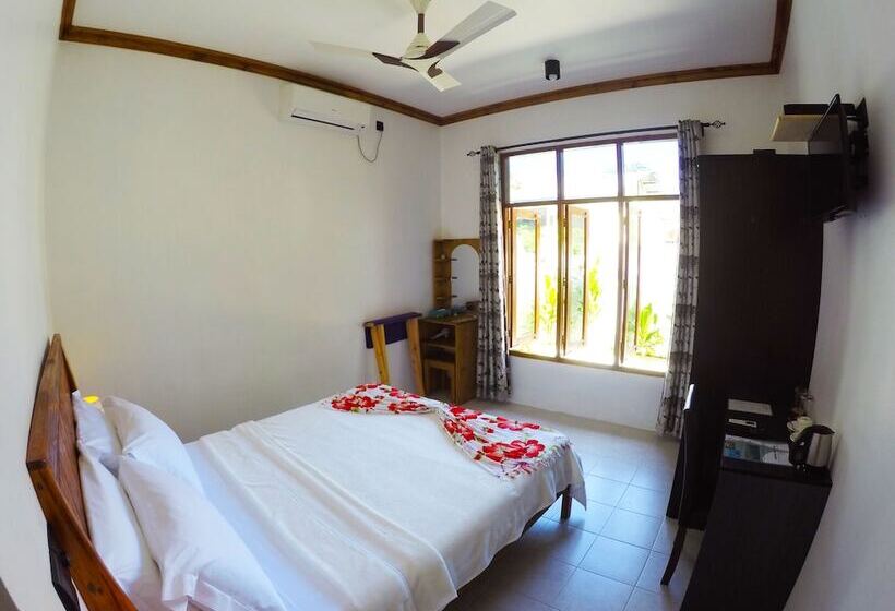 اتاق استاندارد با چشم‌انداز, Ithaa Beach Maldives