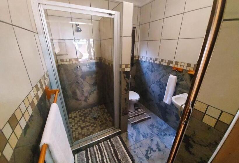 غرفة قياسية ثلاثية, Sundown Lodge