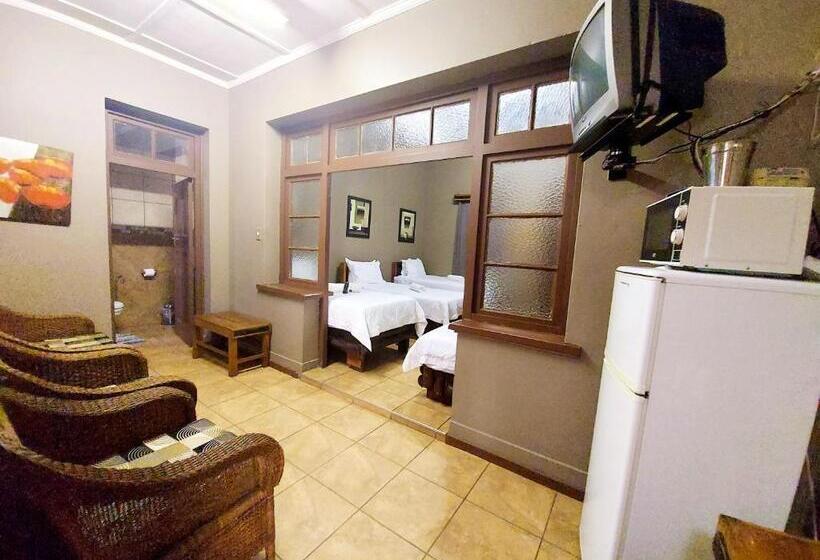 Четырехместный Номер Стандарт, Sundown Lodge
