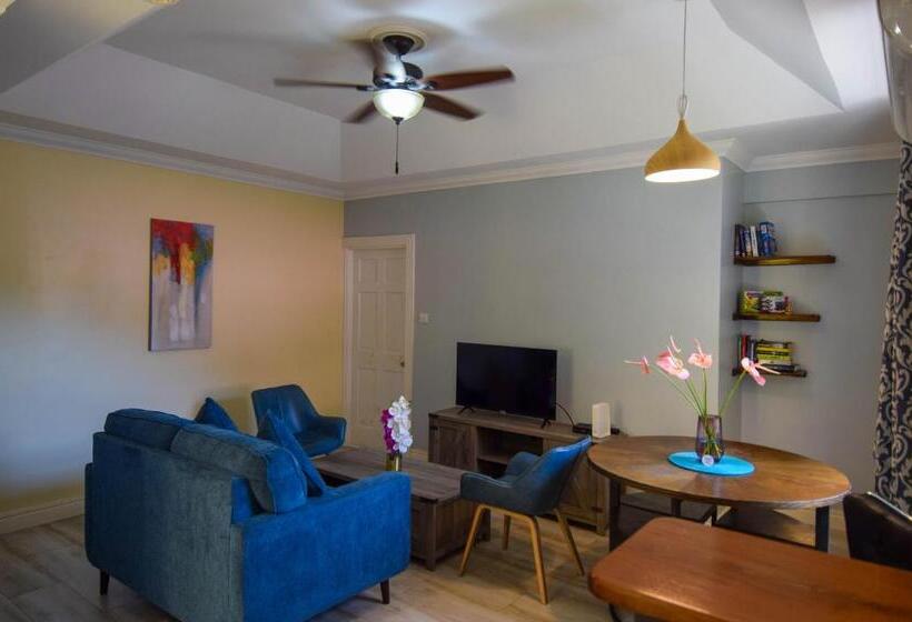 Deluxe Suite Sea View, Sea Piton View Apartment  Location, Convenience, Modern Living