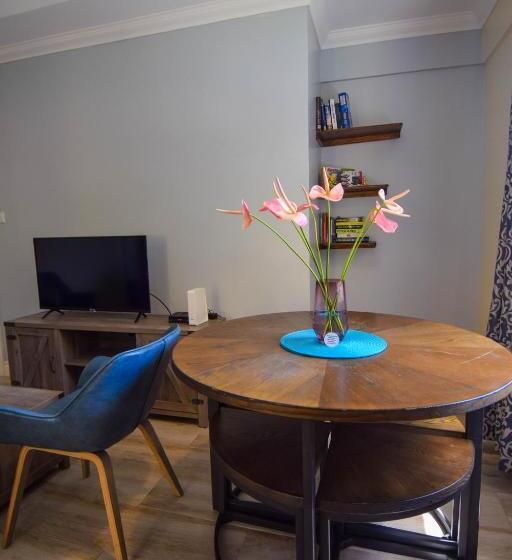 Deluxe Suite Sea View, Sea Piton View Apartment  Location, Convenience, Modern Living