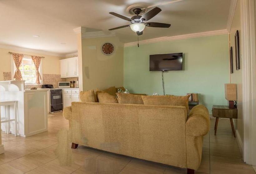 آپارتمان 2 خوابه, Sea Piton View Apartment  Location, Convenience, Modern Living