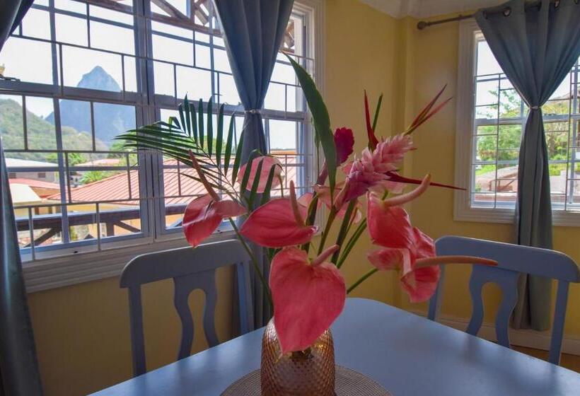 آپارتمان 1 خوابه با بالکن, Sea Piton View Apartment  Location, Convenience, Modern Living