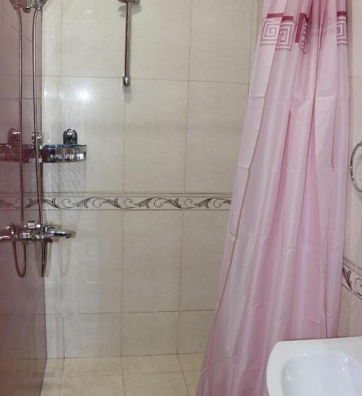 اتاق لوکس سه تخته, Guest House Nataly
