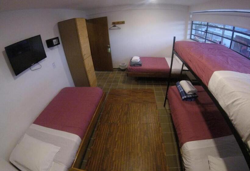 4인용 스탠다드 룸, Hostal De La 57