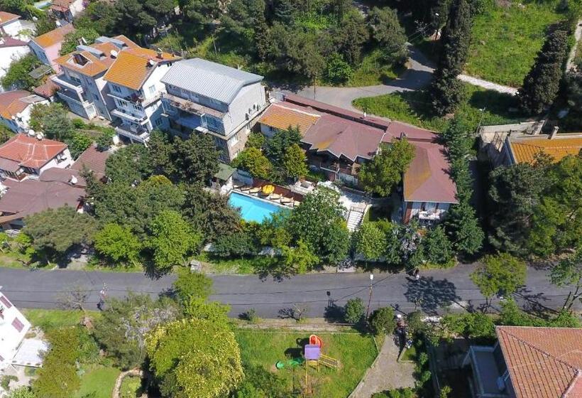 带1个卧室的带阳台的公寓, Büyükada Apart Hotel   Karadağ Apart