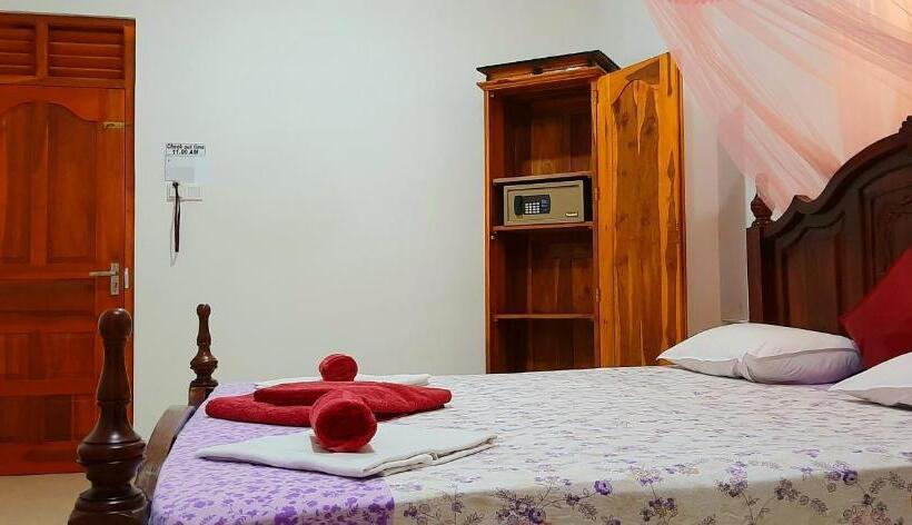 Номер Deluxe с Балконом, Dream Palace Family Guest House Mirissa