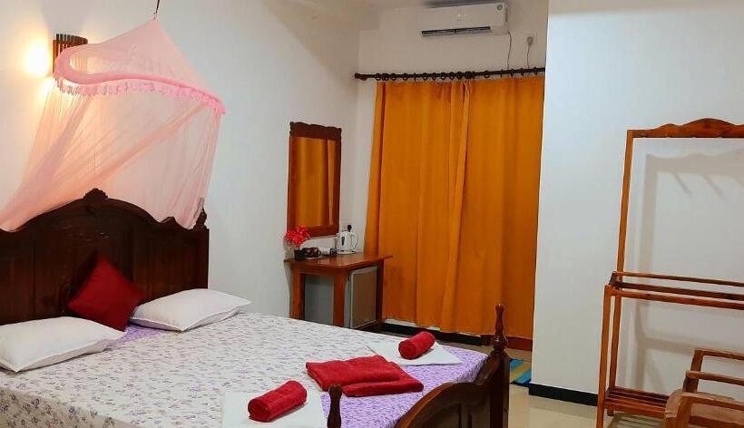 Номер Deluxe с Балконом, Dream Palace Family Guest House Mirissa