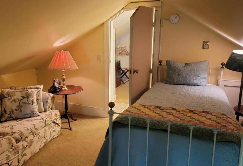 Люкс Классика, Strong House Inn