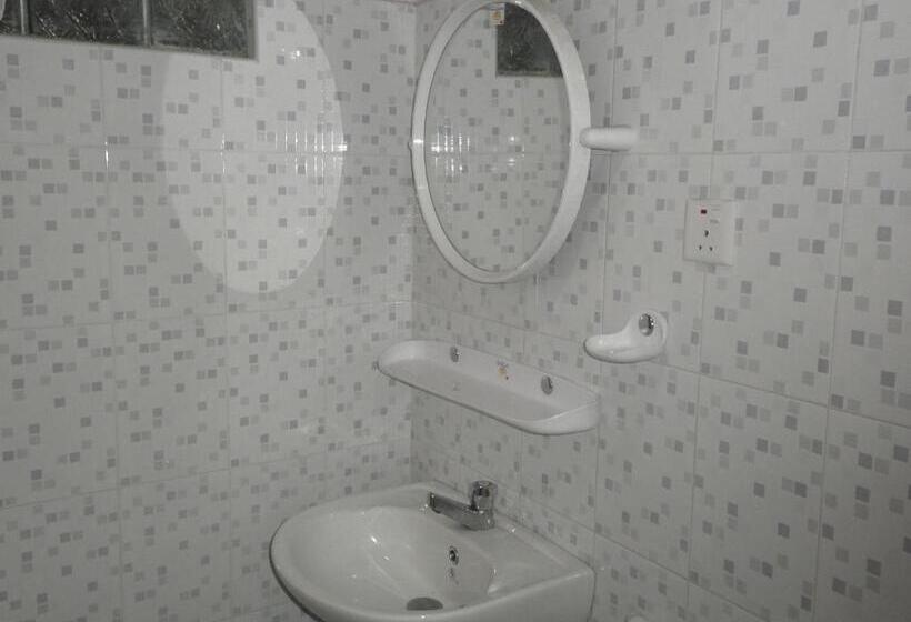 Трехместный Номер Базовый, Mccarthy Guesthouse