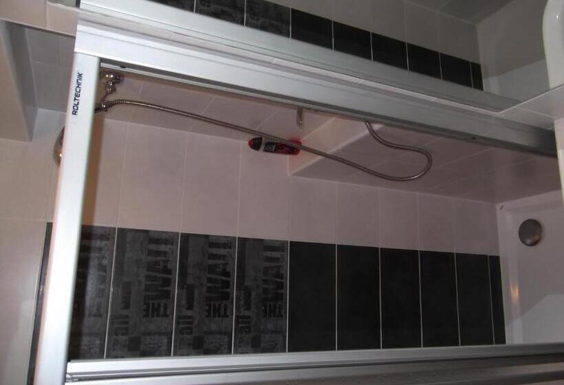 اتاق استاندارد سه نفره, Penzion Apartmány Zlín