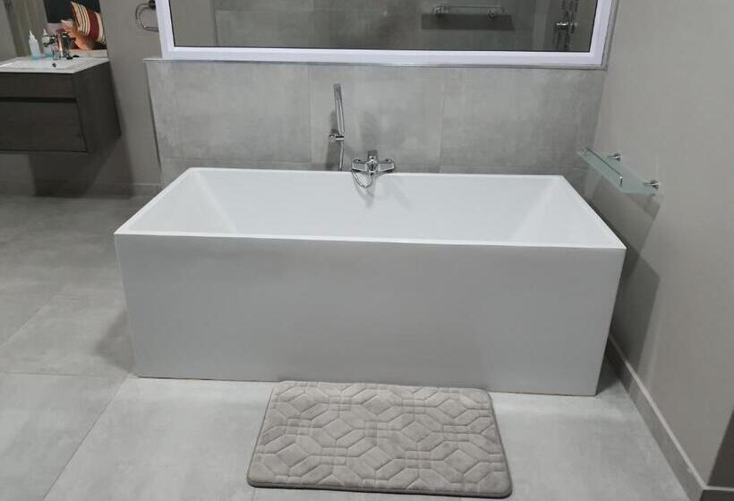 חדר דלוקס, Housemartin Guest House