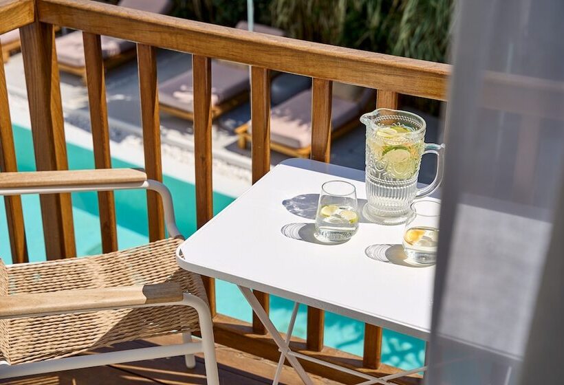 Номер Классический Вид на Бассейн, Adorno Beach Hotel And Suites