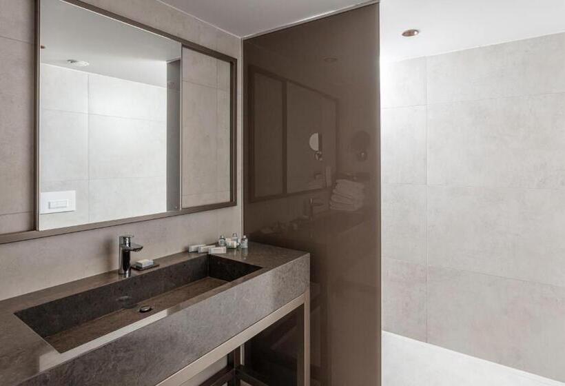 סוויטת ג'וניור פנימית, Paloma Orenda