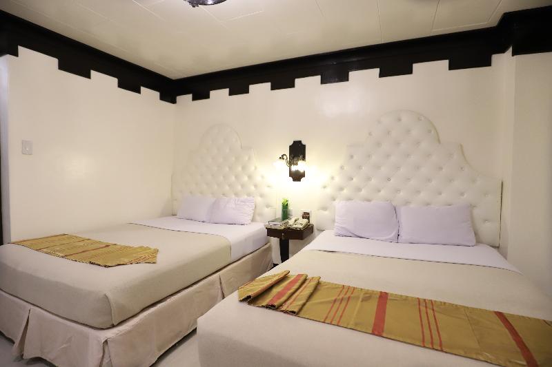 디럭스 룸, Zen Rooms Camelot Hotel Qc