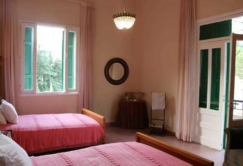 اتاق لوکس با چشم‌انداز باغ, Auberge Braidy