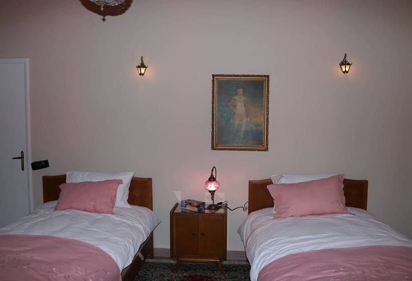 اتاق لوکس با چشم‌انداز باغ, Auberge Braidy