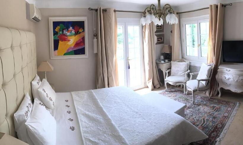 스탠다드 룸 킹사이즈 침대, La Bergerie B&b
