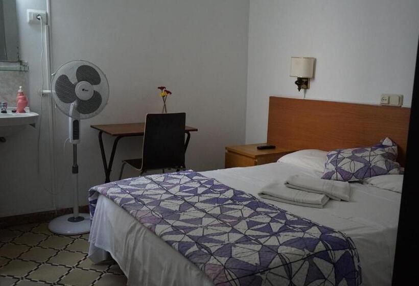 Номер Стандарт Совместная Ванная, Hostal Sant Carlo