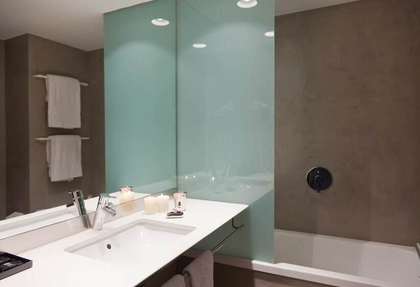 Chambre Standard Individuelle, Alexandra Barcelona Hotel, Curio Collection By Hilton