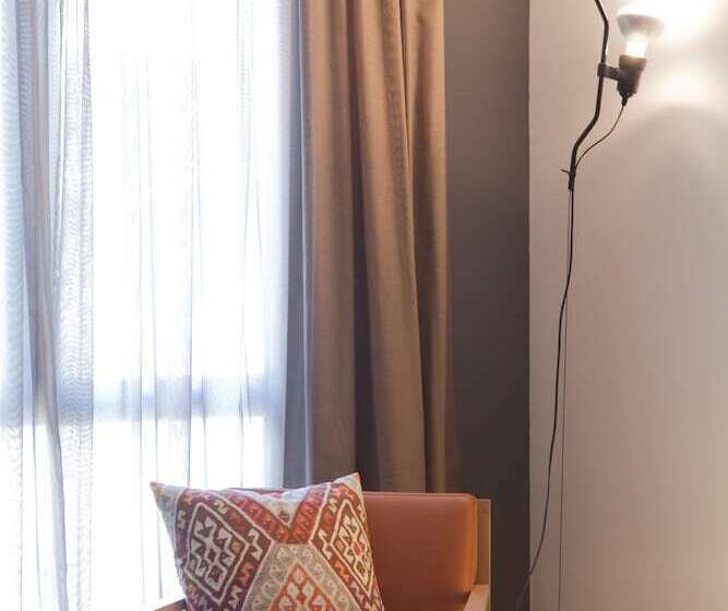 Chambre Supérieure, Alexandra Barcelona Hotel, Curio Collection By Hilton