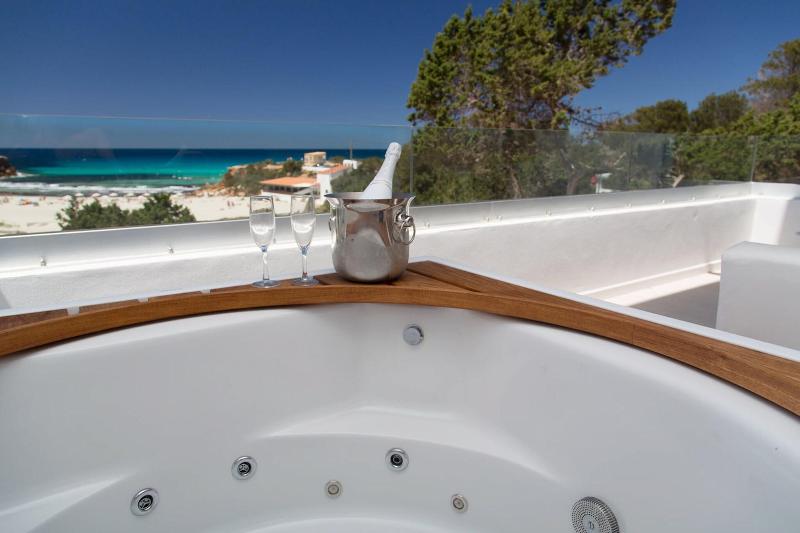 Люкс Вид на Море, Cala Saona & Spa