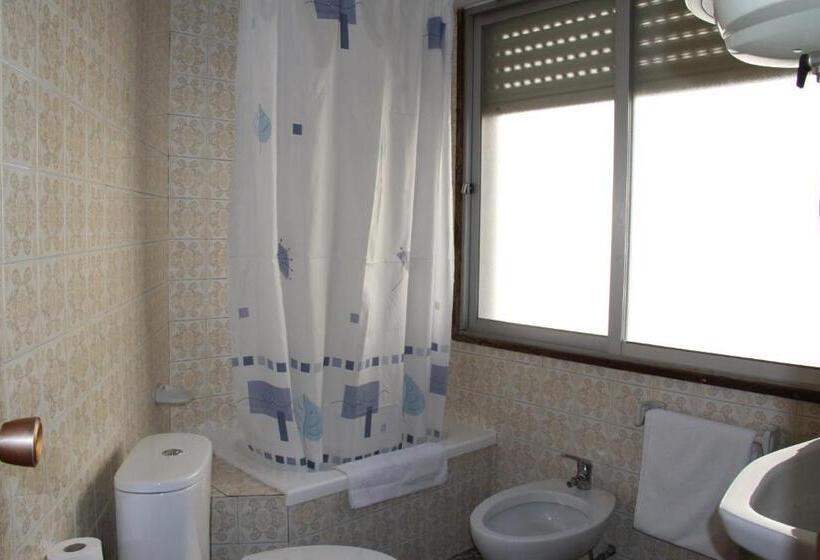 スタンダードトリプルルーム, Hostal Mengual