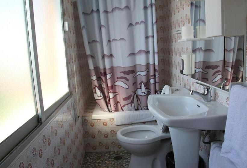 スタンダードトリプルルーム, Hostal Mengual