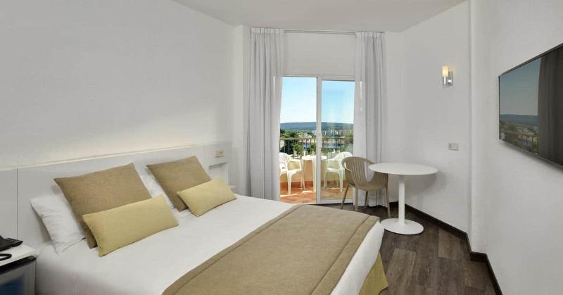 Номер Стандарт Вид на Бассейн, Sol Palmanova Mallorca