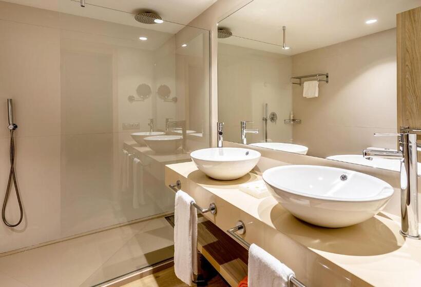 1 Bedroom Apartment Lake View, Viva Eden Lago