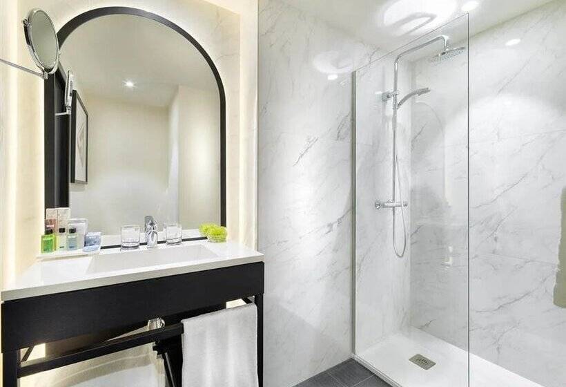 Номер Basic, H10 Puerta de Alcalá
