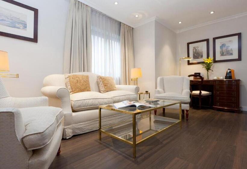 Junior Suite, Praga