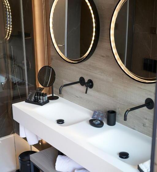 Junior Suite Interior, Regina