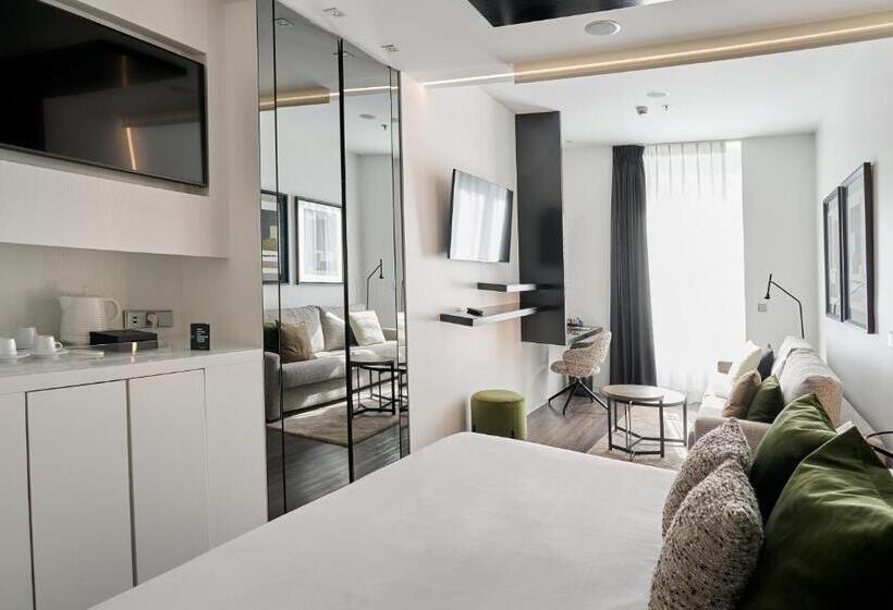 Junior Suite, Regina